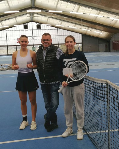 Spannende Tennisstunden beim 6. TC Rot-Weiß Wintercup