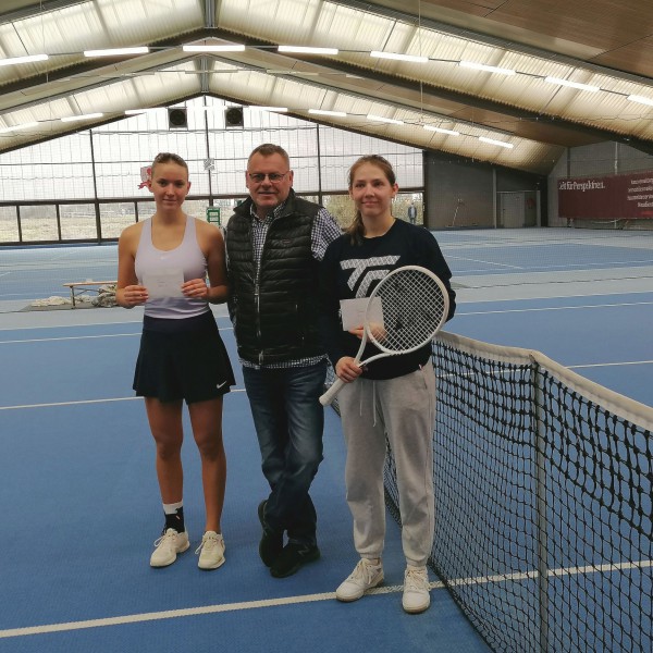 Spannende Tennisstunden beim 6. TC Rot-Weiß Wintercup